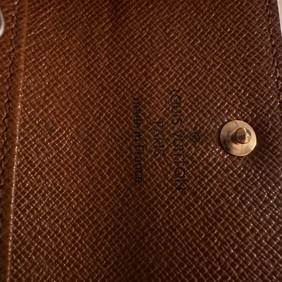 Louis Vuitton four key holder - Picture 5 of 7